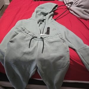 Nike tech fleece pants and top medium